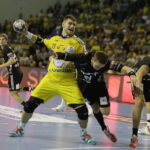 Kielce. Mecz 2. kolejki Ligi Mistrzów PGE Vive - THW Kiel. Julen Aginagalde / Jarosław Kubalski / Radio Kielce
