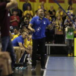 Kielce. Mecz 2. kolejki Ligi Mistrzów PGE Vive - THW Kiel. Trener PGE Vive Talant Dujszebajew / Jarosław Kubalski / Radio Kielce