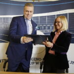 Konferencja prasowa dotycząca budowy przez firmę Panattoni Europe hali magazynowej dla Grupy Vive. Prezes Grupy Vive Bertus Servaas i Dorota Jagodzińska, Dyrektor Zarządzający Panattoni Europe / Jarosław Kubalski / Radio Kielce