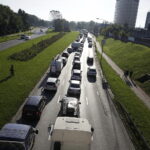 Ile aut jeździ po Polsce?