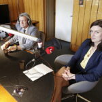 28.09.2017 Kielce. Punkty Widzenia. Henryk Ławniczek, prezes PGO i Ewelina Nartowska. Wydział Usług Komunalnych i Zarządzania Środowiskiem Urzędu Miasta / Jarosław Kubalski / Radio Kielce