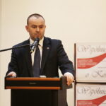 29.09.2017 Kielce. Galeria Winda. Otwarte spotkanie w ramach kampanii społeczno - informacyjnej przed referendum dotyczącym zmian w konstytucji. Wiceszef Kancelarii Prezydenta Paweł Mucha / Jarosław Kubalski / Radio Kielce