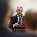 29.09.2017 Kielce. Galeria Winda. Otwarte spotkanie w ramach kampanii społeczno - informacyjnej przed referendum dotyczącym zmian w konstytucji. Wiceszef Kancelarii Prezydenta Paweł Mucha / Jarosław Kubalski / Radio Kielce