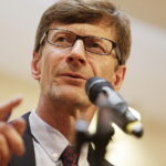 29.09.2017 Kielce. Galeria Winda. Otwarte spotkanie w ramach kampanii społeczno - informacyjnej przed referendum dotyczącym zmian w konstytucji. Prof. Dariusz Dudek / Jarosław Kubalski / Radio Kielce