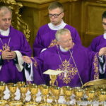 19.09.2017 Kielce. Uroczystości pogrzebowe biskupa Kazimierza Ryczana. Biskup Jan Piotrowski i arcybiskup Marek Jedraszewski / Janusz Kamiński / studiokamyk.com.pl