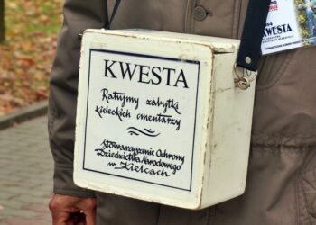 31.10.2014 Kwesta na cmentarzu w Kielcach / Krzysztof Żoładek / Radio Kielce