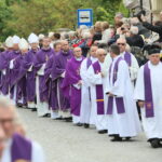 Kielce. Pogrzeb bp. Kazimierza Ryczana. Kondukt żałobny / Marzena Mąkosa / Radio Kielce