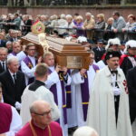 Kielce. Pogrzeb bp. Kazimierza Ryczana. Kondukt żałobny / Marzena Mąkosa / Radio Kielce