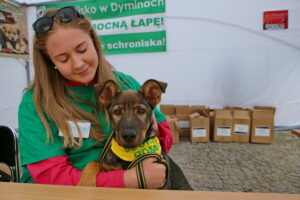 02.09.2017 Kielce. Pomidorowa bitwa na kieleckim Rynku / Marzena Mąkosa - Radio Kielce / Pomidorowa bitwa na kieleckim Rynku