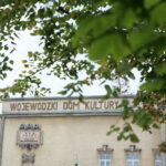 04.09.2017 Kielce. Drzewa przed WDK do wycięcia / Marzena Mąkosa - Radio Kielce / Drzewa przed WDK do wycięcia