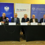 05.09.2017 Kielce. Konferencja prasowa dotycząca wsparcia dla niepełnosprawnych. / Marzena Mąkosa - Radio Kielce / Konferencja prasowa dotycząca wsparcia dla niepełnosprawnych. Na zdjęciu : Mirosław Przewoźnik - Dyrektor Biura Pełnomocnika Rządu ds. Osób Niepełnosprawnych w MRPiPS, Krzysztof Michałkiewicz - Sekretarz Stanu w Ministerstwie Rodziny, Pracy I Polityki Społecznej, Andrzej Bętkowski - Wicewojewoda Świętokrzyski, ks. dr Stanisław Słowik - Dyrektor Caritas Diecezji Kieleckiej, Andrzej Michalski - Dyrektor Świętokrzyskiego oddziału PFRON