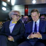 MSPO 2017: Defendery przyznane. Andrzej Mochoń - prezes Zarządu Targów Kielce oraz Bartosz Kownacki - wiceminister Obrony Narodowej / Marzena Mąkosa / Radio Kielce