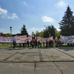 Protest pracowników PAKS przed Świętokrzyskim Urzędem Wojewódzkim w Kielcach / Marzena Mąkosa / Radio Kielce