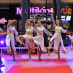 Pokaz mody w Galerii Korona. Studio Tańca i Stylu REWANŻ / Marzena Mąkosa / Radio Kielce