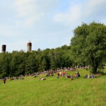 prezes Stowarzyszenia Rekonstrukcji Historycznych „Jodła” oraz Robert Jaworski - burmistrz Gminy i Miasta Chęciny / Marzena Mąkosa / Radio Kielce