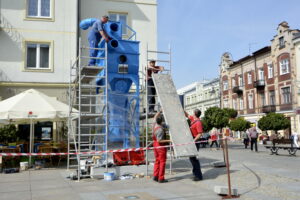 Zjadacz kurzu - miejska rzeźba puryfikacyjna na Placu Artystów / Marzena Mąkosa / Radio Kielce