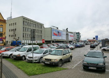 Parking przy dworcu PKP w Kielcach / Marzena Mąkosa / Radio Kielce