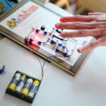 Warsztaty z okazji kieleckich Dni Energii w Aptece Wyobraźni / Marzena Mąkosa / Radio Kielce