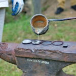 Wytopki ołowiu w Tokarni. / Marzena Mąkosa / Radio Kielce