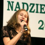 Rozdanie nagród "Nadzieje Kielc". Na zdjęciu Iza Drogosz z Młodzieżowego Domu Kultury, zaśpiewała piosenkę " Miasto 44" / Marzena Mąkosa / Radio Kielce