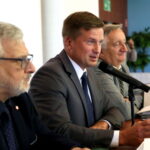 Sesja sejmiku województwa Świętokrzyskiego. Grigor Szaginian - Wiceprzewodniczący Sejmiku Województwa Świętokrzyskiego, Arkadiusz Bąk - Przewodniczący Sejmiku Województwa Świętokrzyskiego, Tadeusz Kowalczyk - Wiceprzewodniczący Sejmiku Województwa Świętokrzyskiego.  / Marzena Mąkosa / Radio Kielce