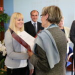 Sesja sejmiku województwa Świętokrzyskiego. Wręczanie dyplomów specjalizacji I stopnia pracownikom socjalnym / Marzena Mąkosa / Radio Kielce