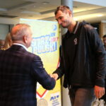 Wręczenie nowych aut dla Szczypiornistów. Na zdjęciu : Krzysztof Lijewski / Marzena Mąkosa / Radio Kielce