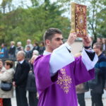 19.09.2017 Kielce. Uroczystości pogrzebowe biskupa Kazimierza Ryczana. Kondukt żałobny od kościoła Trójcy Świętej do Bazyliki Katedralnej / Marzena Mąkosa / Radio Kielce