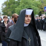 19.09.2017 Kielce. Uroczystości pogrzebowe biskupa Kazimierza Ryczana. Kondukt żałobny od kościoła Trójcy Świętej do Bazyliki Katedralnej / Marzena Mąkosa / Radio Kielce