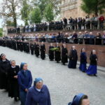 19.09.2017 Kielce. Uroczystości pogrzebowe biskupa Kazimierza Ryczana. Kondukt żałobny od kościoła Trójcy Świętej do Bazyliki Katedralnej / Marzena Mąkosai / Radio Kielce