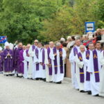 19.09.2017 Kielce. Uroczystości pogrzebowe biskupa Kazimierza Ryczana. Kondukt żałobny od kościoła Trójcy Świętej do Bazyliki Katedralnej / Marzena Mąkosa / Radio Kielce