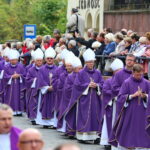 19.09.2017 Kielce. Uroczystości pogrzebowe biskupa Kazimierza Ryczana. Kondukt żałobny od kościoła Trójcy Świętej do Bazyliki Katedralnej / Marzena Mąkosa / Radio Kielce
