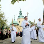 19.09.2017 Kielce. Uroczystości pogrzebowe biskupa Kazimierza Ryczana. Kondukt żałobny od kościoła Trójcy Świętej do Bazyliki Katedralnej / Marzena Mąkosa / Radio Kielce