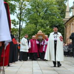 19.09.2017 Kielce. Uroczystości pogrzebowe biskupa Kazimierza Ryczana. Kondukt żałobny od kościoła Trójcy Świętej do Bazyliki Katedralnej / Marzena Mąkosa / Radio Kielce