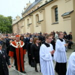 19.09.2017 Kielce. Uroczystości pogrzebowe biskupa Kazimierza Ryczana. Kondukt żałobny od kościoła Trójcy Świętej do Bazyliki Katedralnej / Marzena Mąkosa / Radio Kielce
