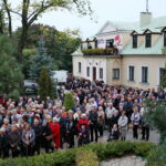 19.09.2017 Kielce. Uroczystości pogrzebowe biskupa Kazimierza Ryczana. Wierni na Placu Jana Pawła II / Marzena Mąkosa / Radio Kielce