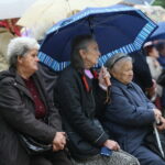 19.09.2017 Kielce. Uroczystości pogrzebowe biskupa Kazimierza Ryczana. Wierni na Placu Jana Pawła II / Marzena Mąkosa / Radio Kielce