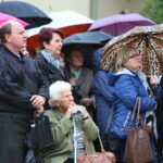19.09.2017 Kielce. Uroczystości pogrzebowe biskupa Kazimierza Ryczana. Wierni na Placu Jana Pawła II / Marzena Mąkosa / Radio Kielce