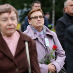 19.09.2017 Kielce. Uroczystości pogrzebowe biskupa Kazimierza Ryczana. Wierni na Placu Jana Pawła II / Marzena Mąkosa / Radio Kielce