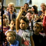 Pierwszaki poznawały zasady bezpieczeństwa na Hali Legionów w Kielcach / Marzena Mąkosa / Radio Kielce