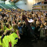 Pierwszaki poznawały zasady bezpieczeństwa na Hali Legionów w Kielcach / Marzena Mąkosa / Radio Kielce