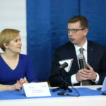 Konferencja dotycząca programu stypendialnego "Akademia Talentów - Twoje dziecko energia dla świata ". Anna Krupka - Poseł na Sejm RP oraz Sławomir Krenczyk - Prezes Fundacji Enea / Marzena Mąkosa / Radio Kielce