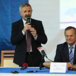 Konferencja dotycząca programu stypendialnego "Akademia Talentów - Twoje dziecko energia dla świata ". Na zdjęciu : Kazimierz Mądzik - Świętokrzyski Kurator Oświaty, Lech Żak - Prezes Enei Połaniec / Marzena Mąkosa / Radio Kielce