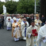 Uroczyste wprowadzenie relikwii św. Jana Pawła II do kościoła w Mnichowie / Marzena Mąkosa / Radio Kielce