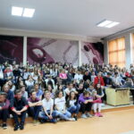 Warsztaty językowe. Wspólne czytanie na wiele języków "Małego Księcia" w I LO im. Stefana Żeromskiego w Kielcach. / Marzena Mąkosa / Radio Kielce