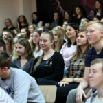 Warsztaty językowe. Wspólne czytanie na wiele języków "Małego Księcia" w I LO im. Stefana Żeromskiego w Kielcach. / Marzena Mąkosa / Radio Kielce