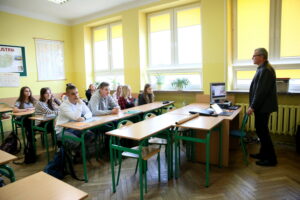 Warsztaty językowe prowadzone przez wolontariuszy w VII LO im. Józefa Piłsudskiego w Kielcach / Marzena Mąkosa / Radio Kielce
