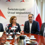 Konferencja dotycząca akcji "Czyste Serce".Na zdjęciu : Krzysztof Słoń - Senator RP, Agata Wojtyszek - Wojewoda Świętokrzyski, Janusz Knap - Prezes Radia Kielce i Przemysław Predygier - Dyrektor TVP3 Kielce / Marzena Mąkosa / Radio Kielce