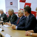 Podpisanie umów dotyczących współpracy Politechniki Świętokrzyskiej i Świętokrzyskiego Centrum Onkologii. Na zdjęciu : prof. dr hab. inż. Wiesław Trąmpczyński - Rektor Politechniki Świętokrzyskiej / Marzena Mąkosa / Radio Kielce