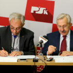 Podpisanie umów dotyczących współpracy Politechniki Świętokrzyskiej i Świętokrzyskiego Centrum Onkologii. Na zdjęciu : dr hab. inż. Barbara Goszczyńska, prof. PŚK - Prorektor ds. ogólnych Politechniki Świętokrzyskiej, prof. dr hab. inż. Wiesław Trąmpczyński - Rektor Politechniki Świętokrzyskiej, dr hab. n. med. Stanisław Góźdź, prof. PŚK - Dyrektor Świętokrzyskiego Centrum Onkologii, Adam Jarubas - Marszałek Województwa Świętokrzyskiego / Marzena Mąkosa / Radio Kielce